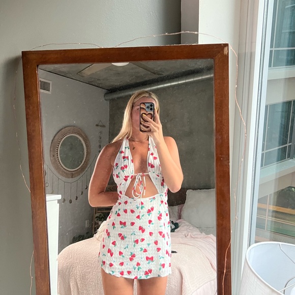 beginning boutique strawberry dress - Picture 3 of 5